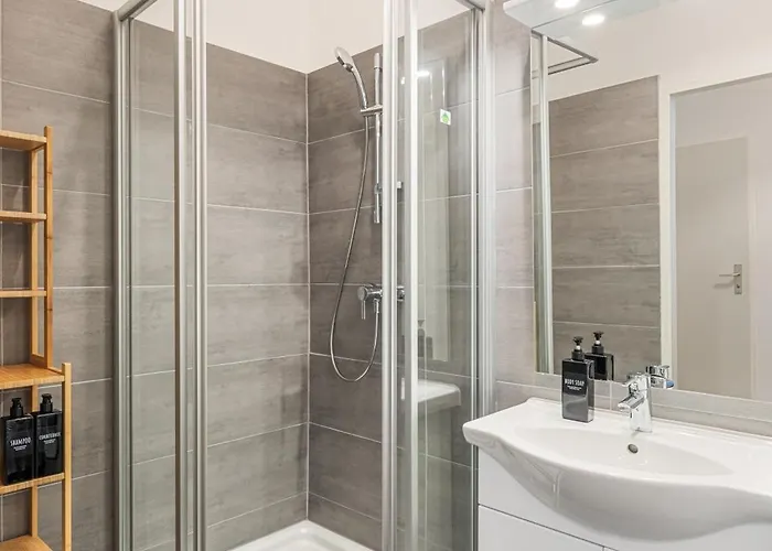 Appartamento 2 Bed I 82 M2 I Comfy I 160 Mbit Wifi *
